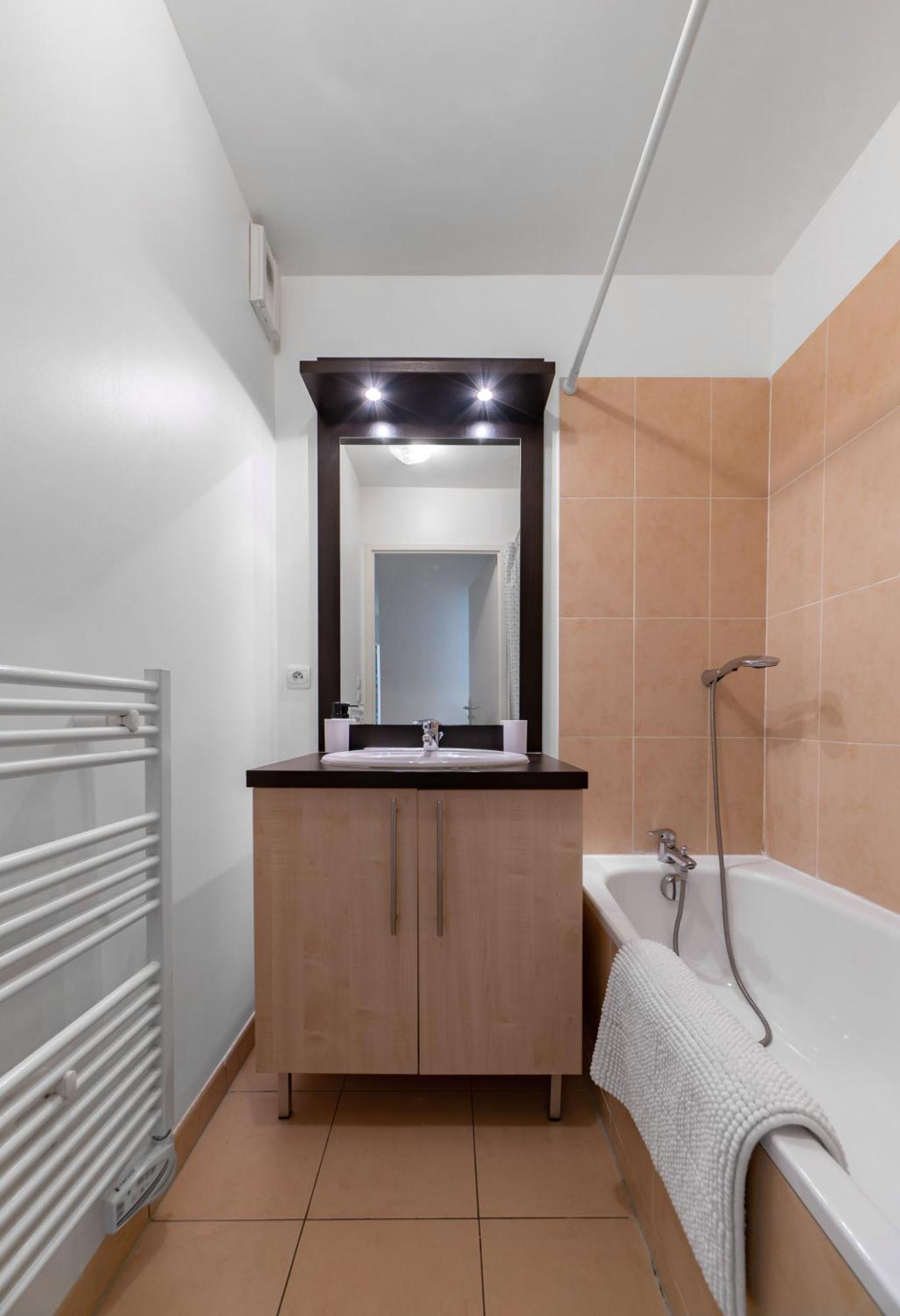 L'Eugenie - Appartement Design & Confort En Centre-Ville Vichy Luaran gambar